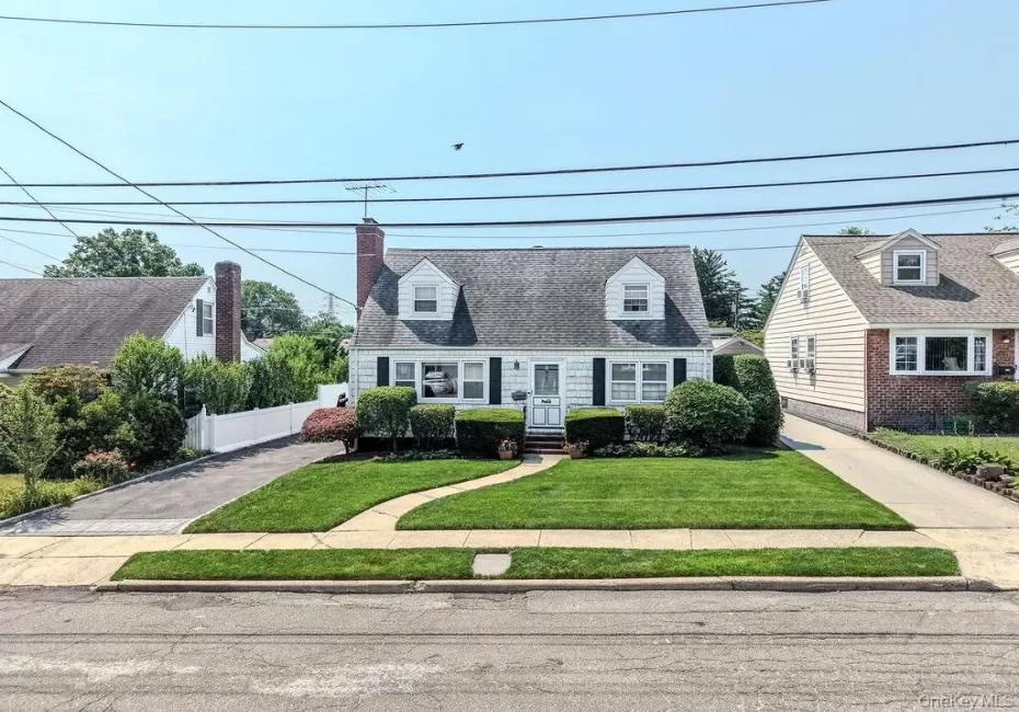 267 Hill Street, North Hempstead, NY, 5 Bedrooms Bedrooms, 10 Rooms Rooms,2 BathroomsBathrooms,Residential,For Rent,Hill,0,1028958 267 Hill Street, North Hempstead, NY, 5 Bedrooms Bedrooms, 10 Rooms Rooms,2 BathroomsBathrooms,Residential,For Rent,Hill,0,1028958
