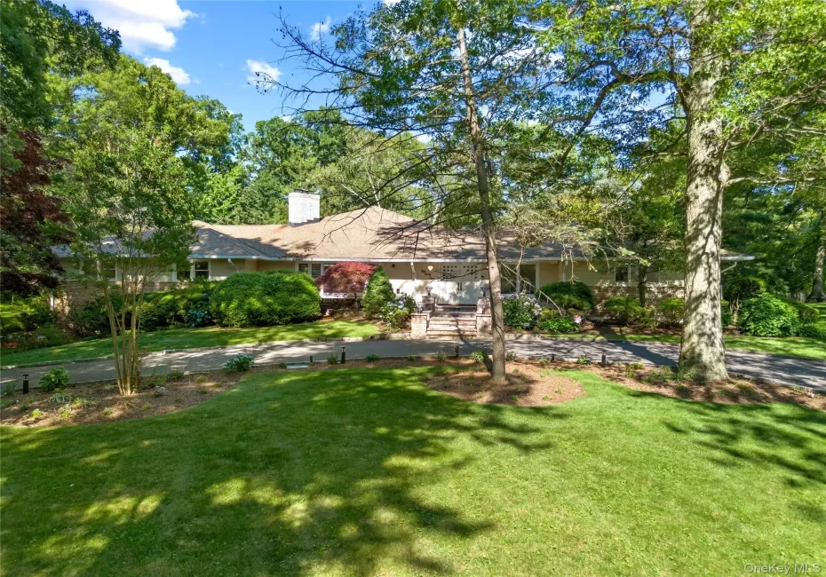 249 Glen Cove Road, North Hempstead, NY, 4 Bedrooms Bedrooms, 11 Rooms Rooms,4 BathroomsBathrooms,Residential,For Rent,Glen Cove,0,1016084 249 Glen Cove Road, North Hempstead, NY, 4 Bedrooms Bedrooms, 11 Rooms Rooms,4 BathroomsBathrooms,Residential,For Rent,Glen Cove,0,1016084