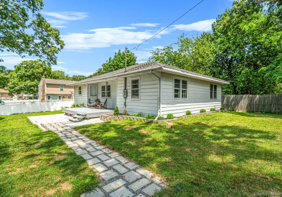 15 Oceanview Avenue, Brookhaven, NY, 3 Bedrooms Bedrooms, 6 Rooms Rooms,1 BathroomBathrooms,Residential,For Rent,Oceanview,0,1034155 15 Oceanview Avenue, Brookhaven, NY, 3 Bedrooms Bedrooms, 6 Rooms Rooms,1 BathroomBathrooms,Residential,For Rent,Oceanview,0,1034155