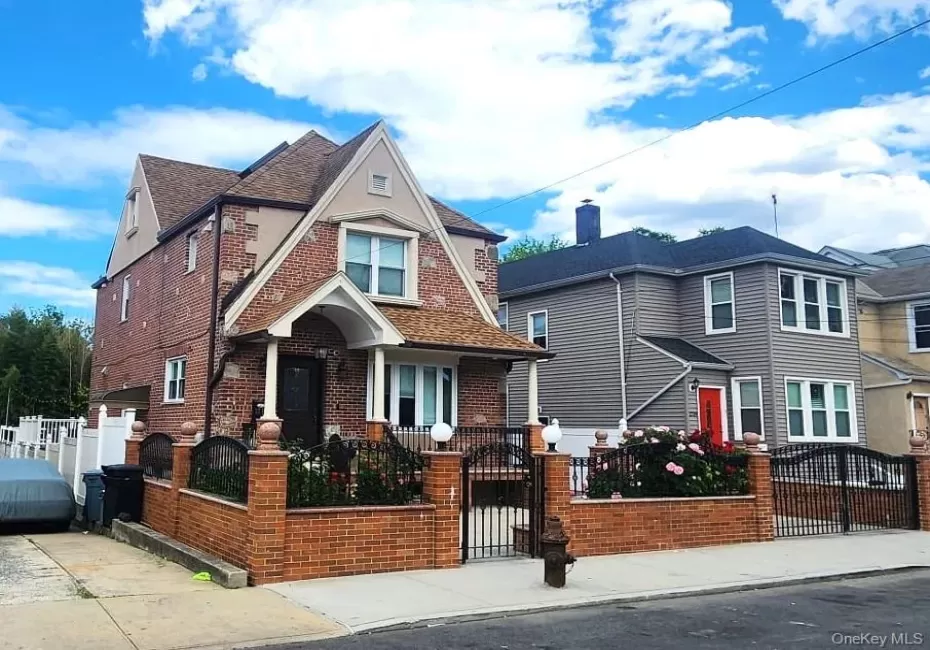 27-15 Butler Street, New York, NY, 5 Bedrooms Bedrooms, 8 Rooms Rooms,4 BathroomsBathrooms,Residential,For Rent,Butler,0,981092 27-15 Butler Street, New York, NY, 5 Bedrooms Bedrooms, 8 Rooms Rooms,4 BathroomsBathrooms,Residential,For Rent,Butler,0,981092