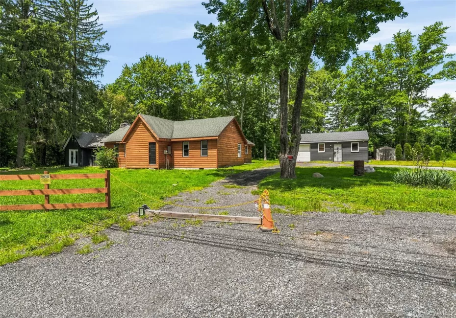Charming two-toned property featuring driveway and oversized garage Charming two-toned property featuring driveway and oversized garage