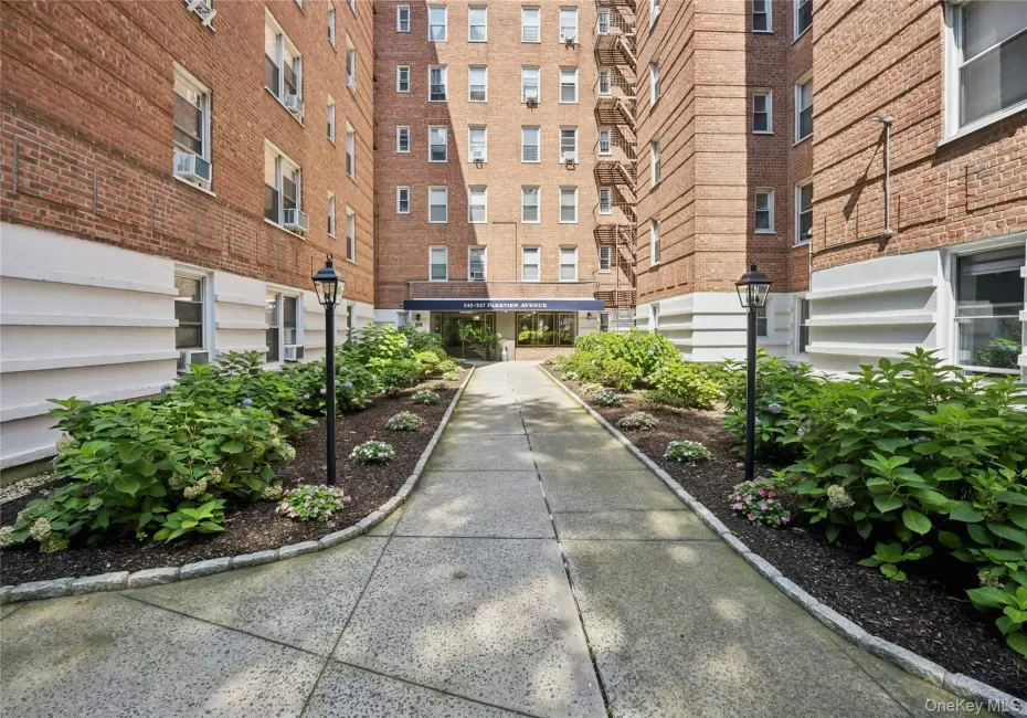 A convenient location near the best of Bronxville and Tuckahoe! A convenient location near the best of Bronxville and Tuckahoe!