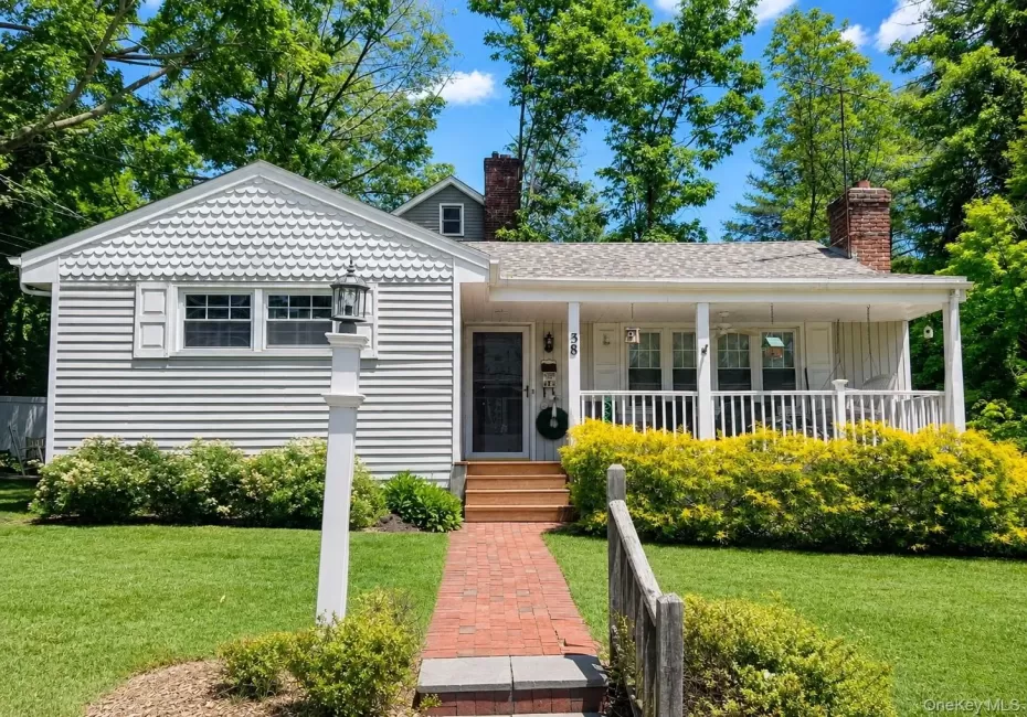 38 Hill Drive, Oyster Bay, NY, 3 Bedrooms Bedrooms, 6 Rooms Rooms,1 BathroomBathrooms,Residential,For Rent,Hill,0,1027250 38 Hill Drive, Oyster Bay, NY, 3 Bedrooms Bedrooms, 6 Rooms Rooms,1 BathroomBathrooms,Residential,For Rent,Hill,0,1027250