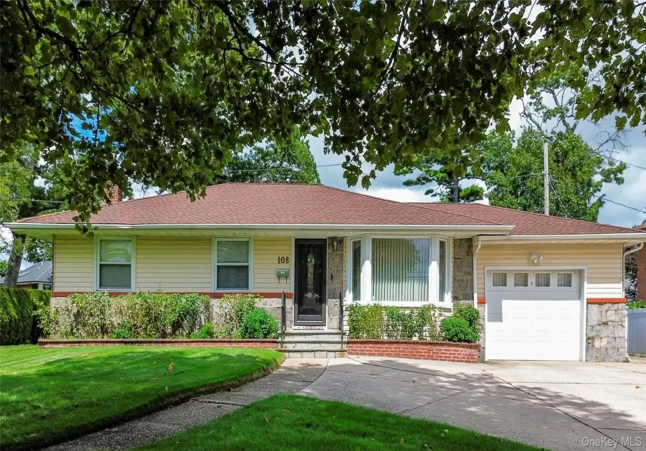108 Marcus Avenue, North Hempstead, NY, 3 Bedrooms Bedrooms, 6 Rooms Rooms,2 BathroomsBathrooms,Residential,For Rent,Marcus,0,1034978 108 Marcus Avenue, North Hempstead, NY, 3 Bedrooms Bedrooms, 6 Rooms Rooms,2 BathroomsBathrooms,Residential,For Rent,Marcus,0,1034978