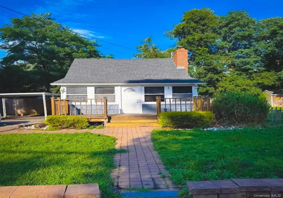 Cozy cottage-style home offering charm, character, and endless potential. Cozy cottage-style home offering charm, character, and endless potential.