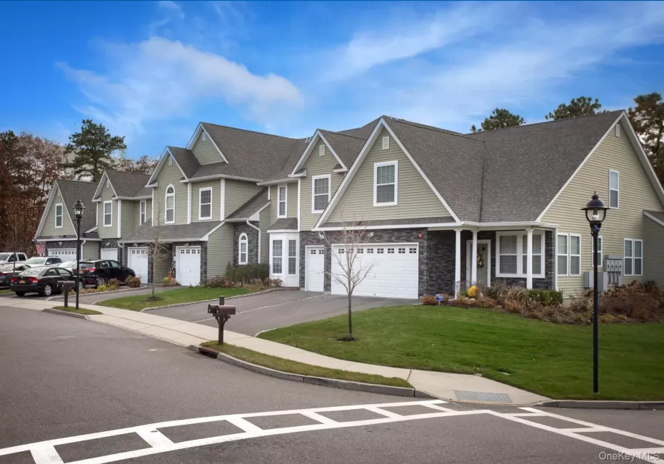 11 Oak Ridge Circle, Brookhaven, NY, 3 Bedrooms Bedrooms, 8 Rooms Rooms,2 BathroomsBathrooms,Residential Lease,For Rent,Oak Ridge,0,1035854 11 Oak Ridge Circle, Brookhaven, NY, 3 Bedrooms Bedrooms, 8 Rooms Rooms,2 BathroomsBathrooms,Residential Lease,For Rent,Oak Ridge,0,1035854