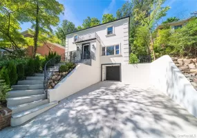 8632 Midland Parkway, New York, NY, 4 Bedrooms Bedrooms, 10 Rooms Rooms,3 BathroomsBathrooms,Residential,For Rent,Midland,0,910967 8632 Midland Parkway, New York, NY, 4 Bedrooms Bedrooms, 10 Rooms Rooms,3 BathroomsBathrooms,Residential,For Rent,Midland,0,910967