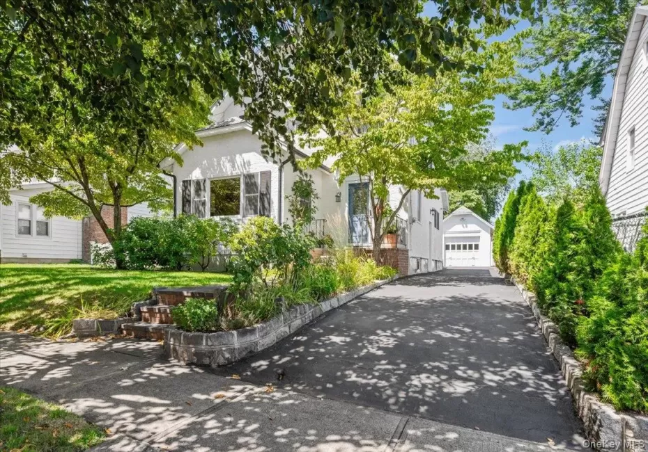 17 Cypress Avenue, North Hempstead, NY, 4 Bedrooms Bedrooms, 9 Rooms Rooms,2 BathroomsBathrooms,Residential,For Rent,Cypress,0,1031880 17 Cypress Avenue, North Hempstead, NY, 4 Bedrooms Bedrooms, 9 Rooms Rooms,2 BathroomsBathrooms,Residential,For Rent,Cypress,0,1031880