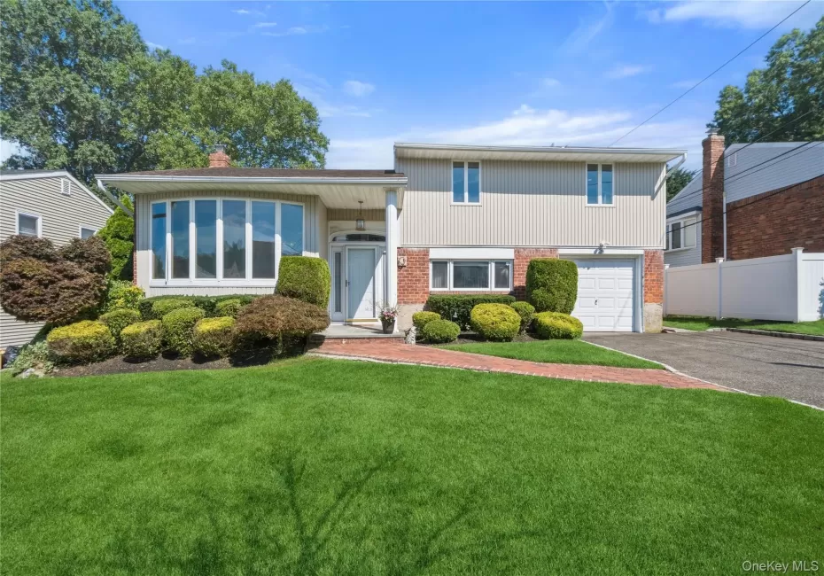 19 Jody Lane, Oyster Bay, NY, 3 Bedrooms Bedrooms, 8 Rooms Rooms,3 BathroomsBathrooms,Residential,For Rent,Jody,0,1034074 19 Jody Lane, Oyster Bay, NY, 3 Bedrooms Bedrooms, 8 Rooms Rooms,3 BathroomsBathrooms,Residential,For Rent,Jody,0,1034074