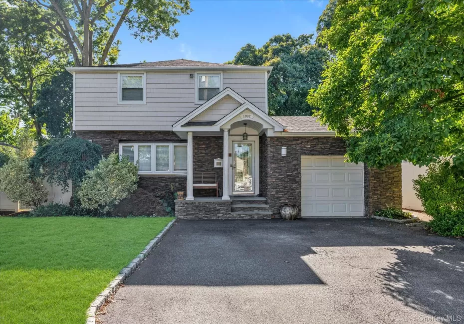 1992 Merrick Avenue, Hempstead, NY, 4 Bedrooms Bedrooms, 7 Rooms Rooms,3 BathroomsBathrooms,Residential,For Rent,Merrick,0,1033633 1992 Merrick Avenue, Hempstead, NY, 4 Bedrooms Bedrooms, 7 Rooms Rooms,3 BathroomsBathrooms,Residential,For Rent,Merrick,0,1033633