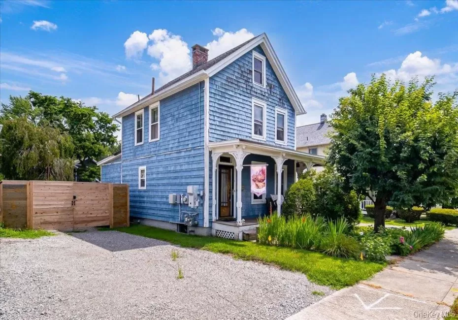 5 Maple Street, Beacon, NY, 2 Bedrooms Bedrooms, 5 Rooms Rooms,1 BathroomBathrooms,Residential,For Rent,Maple,0,1035183 5 Maple Street, Beacon, NY, 2 Bedrooms Bedrooms, 5 Rooms Rooms,1 BathroomBathrooms,Residential,For Rent,Maple,0,1035183